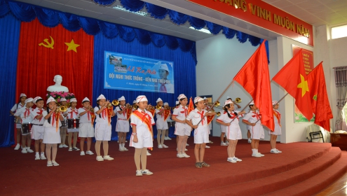 Ra mắt Đội nghi thức Trống - kèn Nhà Thiếu nhi huyện U Minh