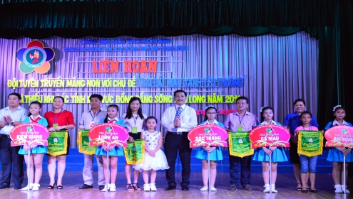 Nhà Thiếu nhi tỉnh Cà Mau tham gia Liên hoan Đội Tuyên truyền măng non Nhà Thiếu nhi các tỉnh khu vực Đồng bằng sông Cửu Long năm 2016.