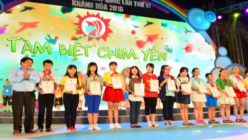 Trần Hoàng Yến – Cô học trò múa hay, hát giỏi