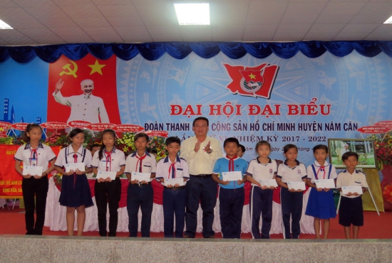 Đội Trống - kèn Nhà Thiếu nhi tỉnh phục vụ Đại hội điểm Đoàn TNCS Hồ Chí Minh cấp huyện, nhiệm kỳ 2017 - 2022 tại Năm Căn