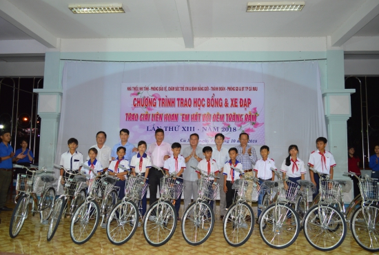Chương trình trao học bổng, xe đạp và Tổng kết, trao giải Liên hoan “Em hát với đêm trăng rằm” lần thứ XIII - năm 2018