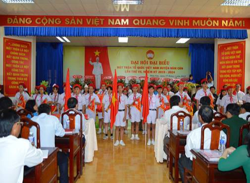 Đội Trống – Kèn Nhà Thiếu nhi chúc mừng Đại hội Đại biểu MTTQ huyện Năm Căn